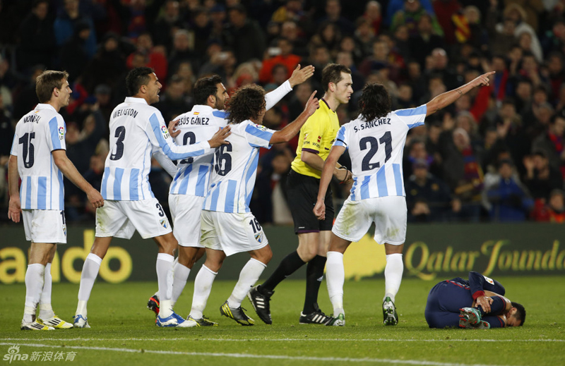 Messi muestra sus cuatro Balones de Oro en el cruce ante el Málaga 20