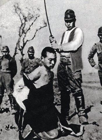 Fotos sangrientas de las personas decapitadas