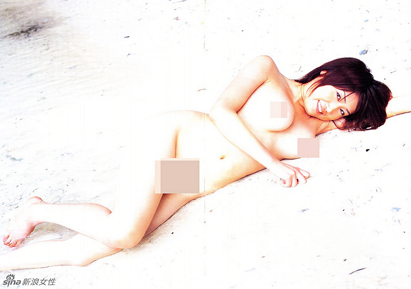 Chica japonesa ,desnuda ,en la playa,dormitorio, sexy cuerpo desnudo,