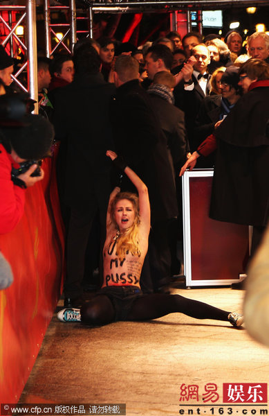 FEMEN protesta con pechos descubiertos en apertura Berlinale