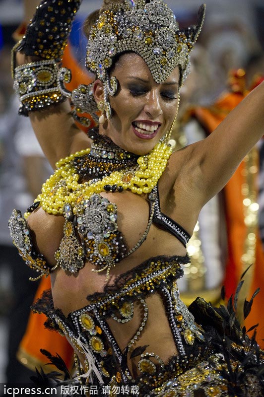 Brasil sigue viviendo la alegría de carnaval con desfiles de samba 5