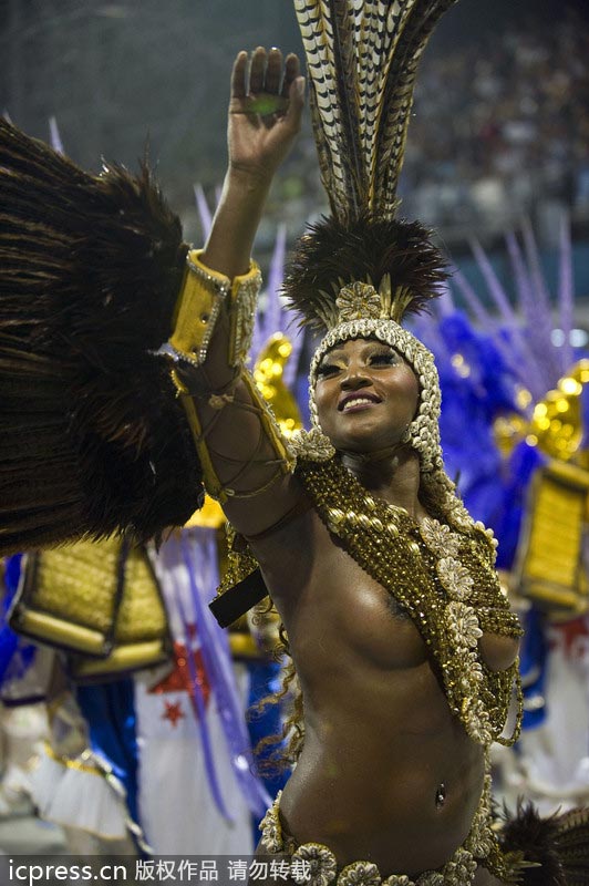 Brasil sigue viviendo la alegría de carnaval con desfiles de sambac 8