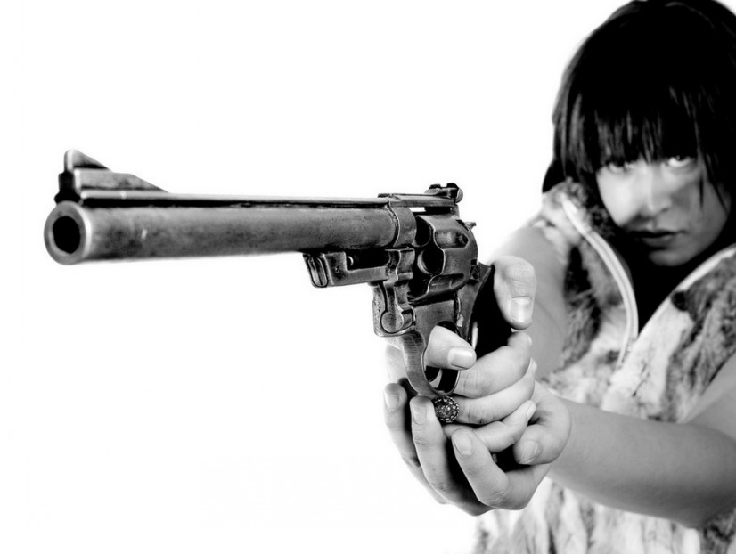 Mujeres sexys y armas
