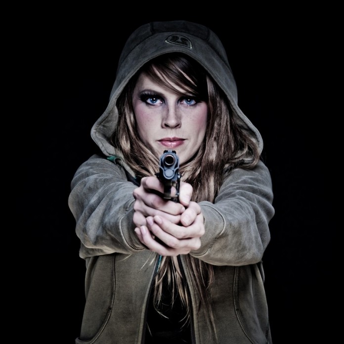 Mujeres sexys y armas