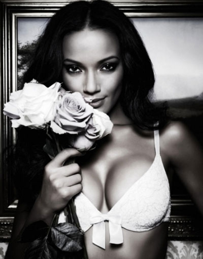Selita Ebanks muestra su lado más sexy en su nueva sesión para la firma de lencería Manor