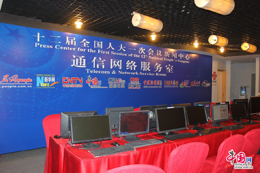 China.org.cn entra en el centro de prensa de las dos sesiones