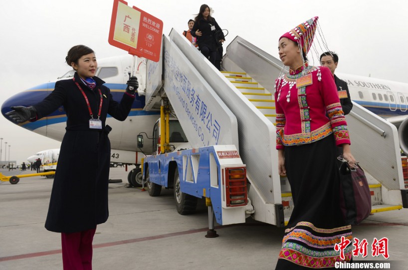 Llegan a Beijing los diputados para la primera sesión de la XII APN