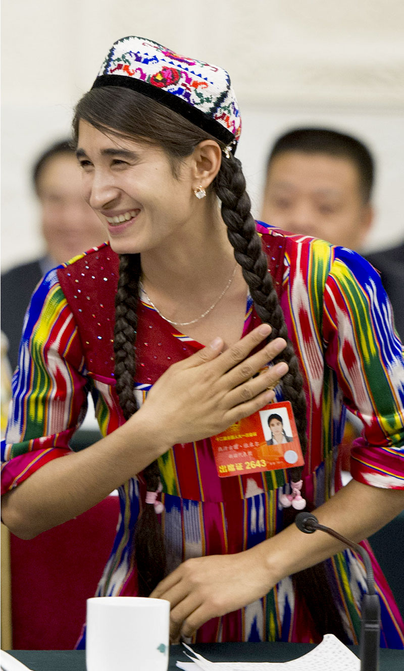La diputada bella de Xinjiang en las dos sesiones