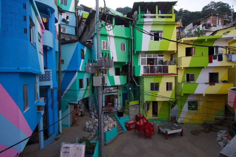 Artistas convierten las favelas y barrios pobres de Brasil en un mundo colorido 2