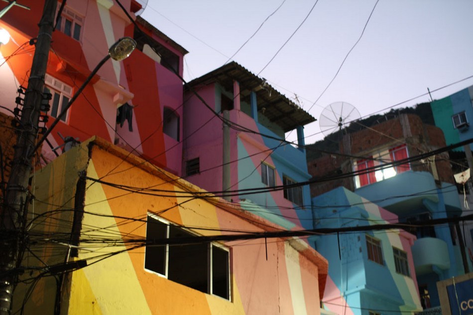 134Artistas convierten las favelas y barrios pobres de Brasil en un mundo colorido