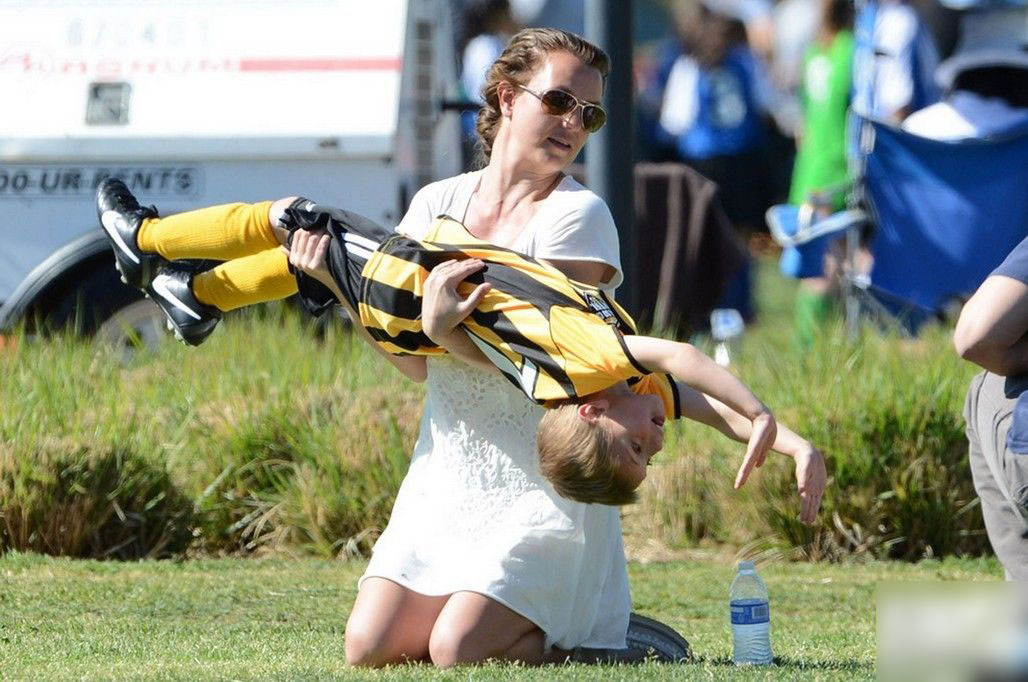 Britney Spears sale con sus hijos sin ropa interior 6