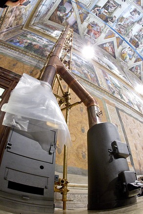  La Capilla Sixtina, en decoración para recibir el nuevo papa 12