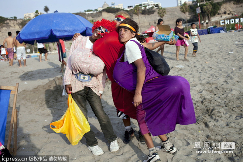 Playa Aguadulce, la más popular de Perú