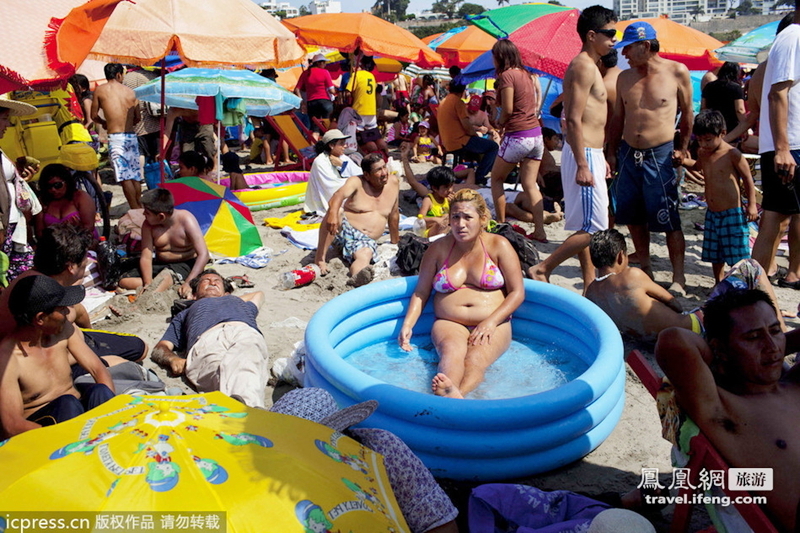 Playa Aguadulce, la más popular de Perú