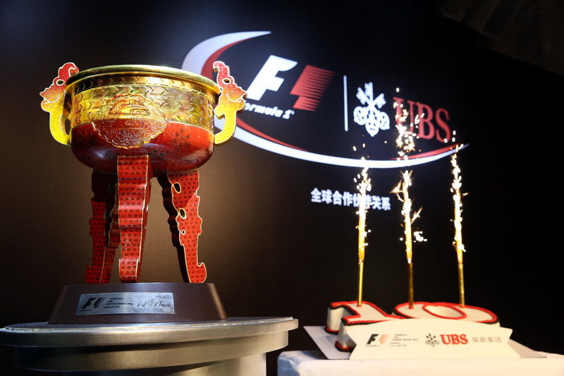 Revelan el vestido de los modelos y la copa del Gran Premio de China