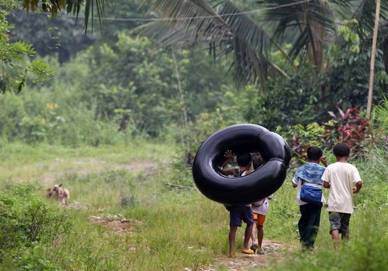 Camino más duro a la escuela para los niños en zonas pobres