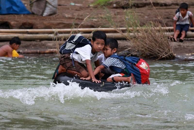 Camino más duro a la escuela para los niños en zonas pobres