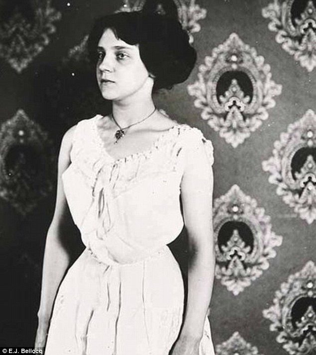 Fotos viejas:prostitutas de hace 100 años posan desnudas