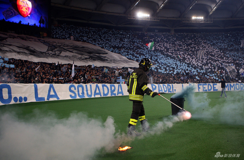 Tres heridos por cuchilladas en los altercados previos al Roma-Lazio 1
