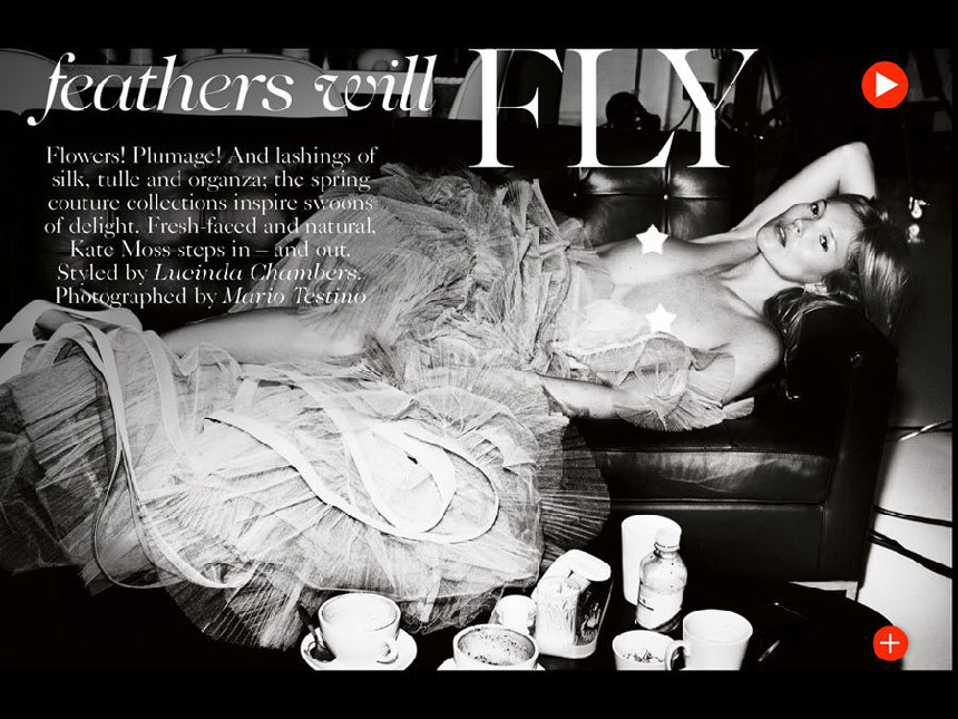 Kate Moss y Sharon Stone se besan juntas al público