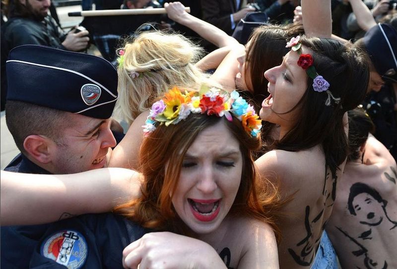 La ola de protestas desnudas de activistas de FEMEN en todo el mundo