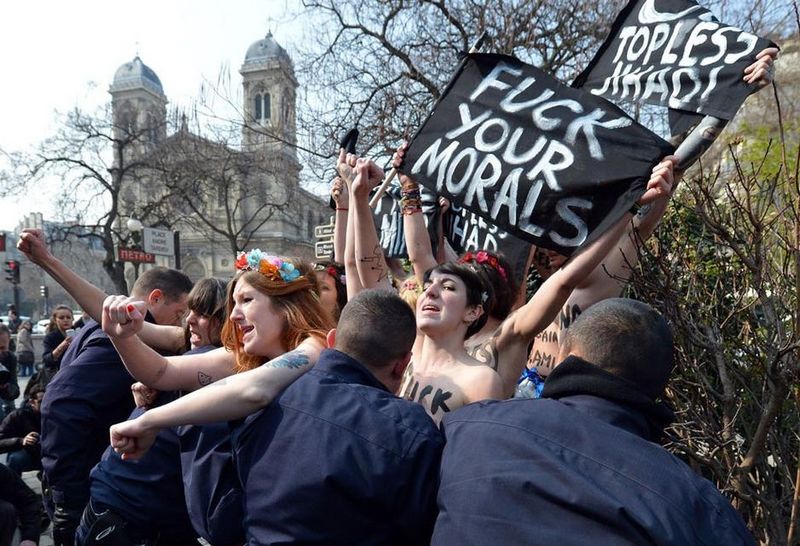 La ola de protestas desnudas de activistas de FEMEN en todo el mundo