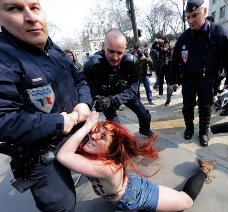 La ola de protestas desnudas de activistas de FEMEN en todo el mundo