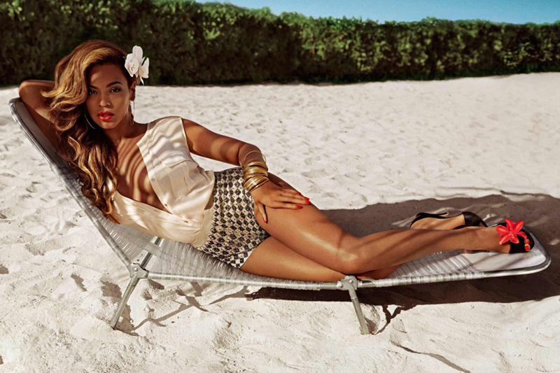 Beyoncé posa en bikini en la nueva publicidad 6