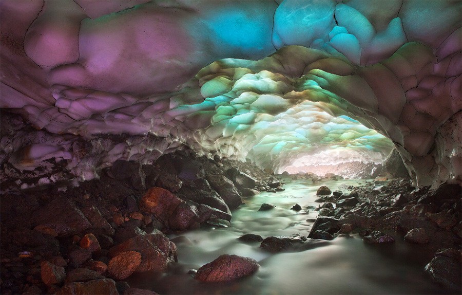 Fantásticas imágenes de una cueva en Mutnovsky de Rusia