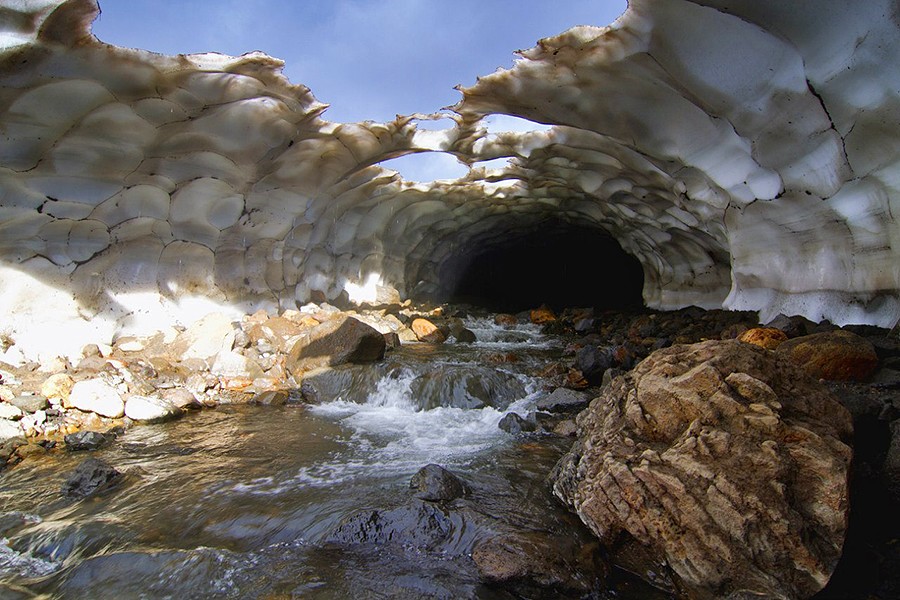 Fantásticas imágenes de una cueva en Mutnovsky de Rusia