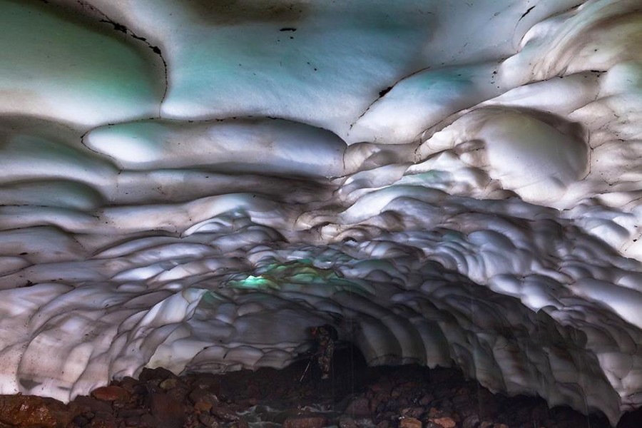 Fantásticas imágenes de una cueva en Mutnovsky de Rusia