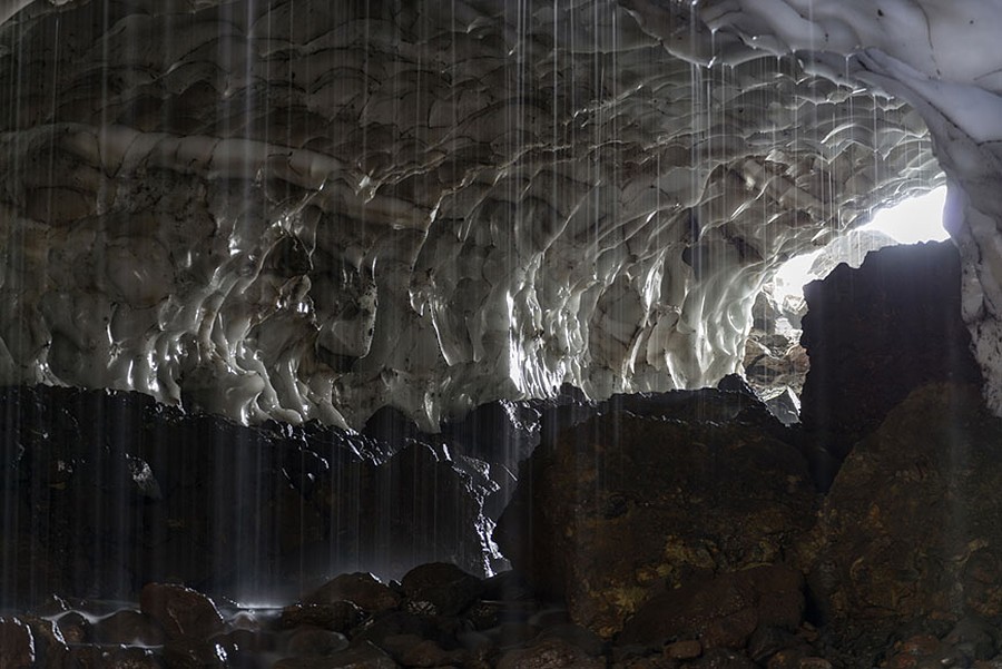 Fantásticas imágenes de una cueva en Mutnovsky de Rusia