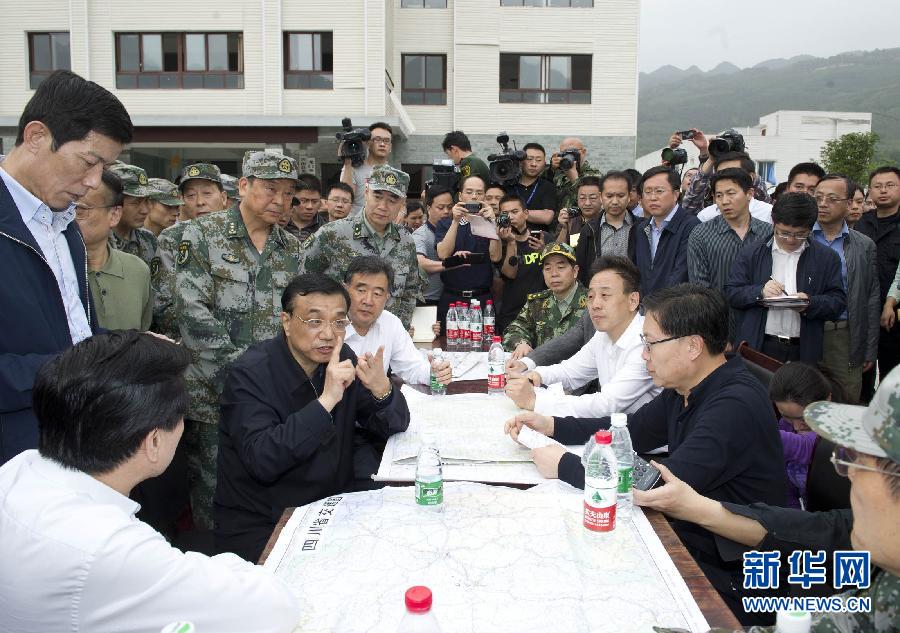 Premier chino llega a provincia de Sichuan sacudida por seísmo 5