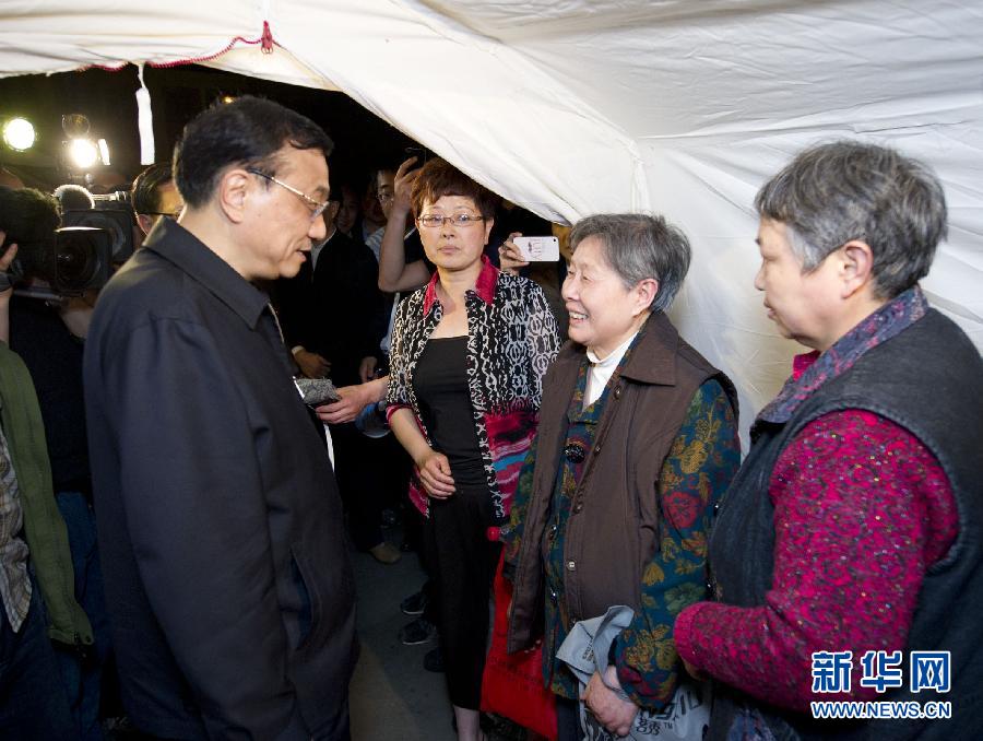 Premier chino llega a provincia de Sichuan sacudida por seísmo 6