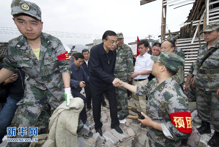 Primer ministro chino pide esfuerzos para reducir cifra de muertes por sismo 6