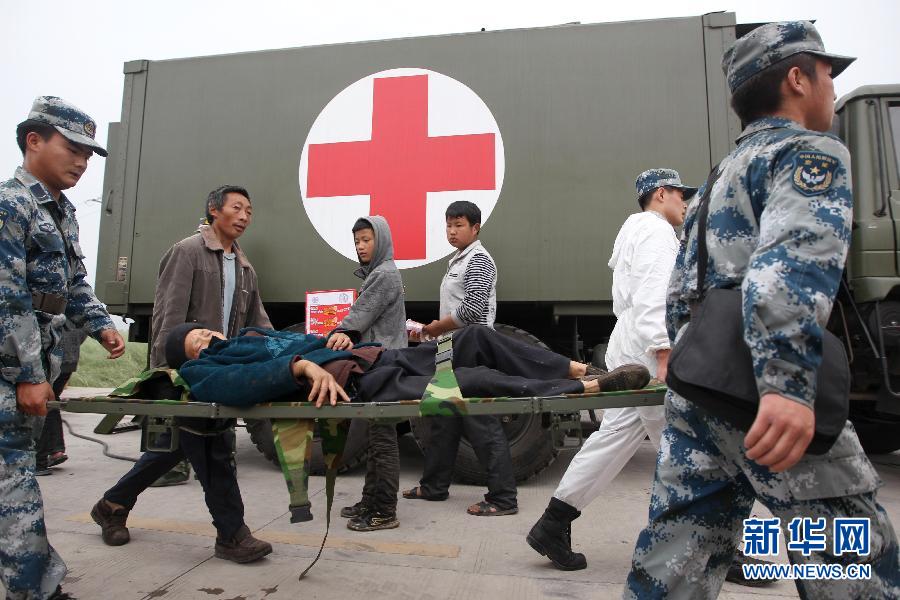 Envían a 19.000 soldados y oficiales a zona de sismo en China 5