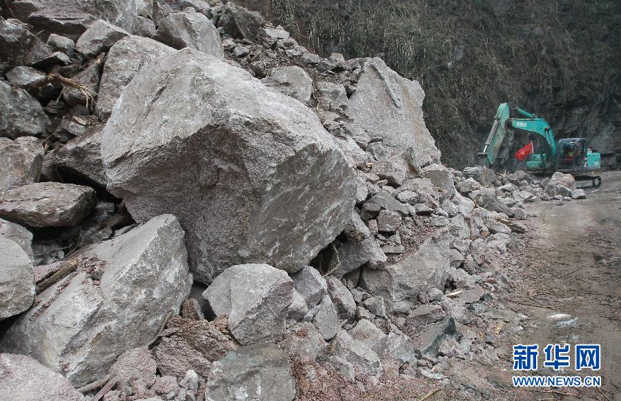 Envían a 19.000 soldados y oficiales a zona de sismo en China 7
