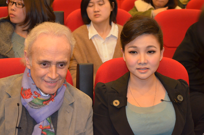 José Carreras dispuesto a &apos;echar chispas de amor&apos; con soprano china en escenario 4