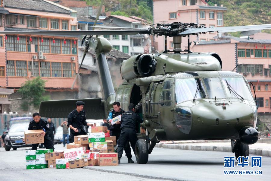 Llegan materiales para damnificados en zona afectada por terremoto en China 1