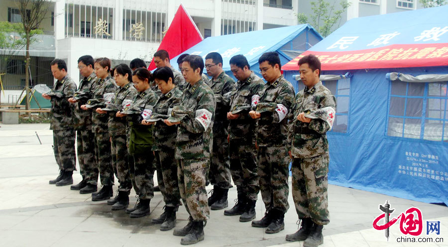 Sichuan rinde homenaje a víctimas de seísmo en acto de luto público 2