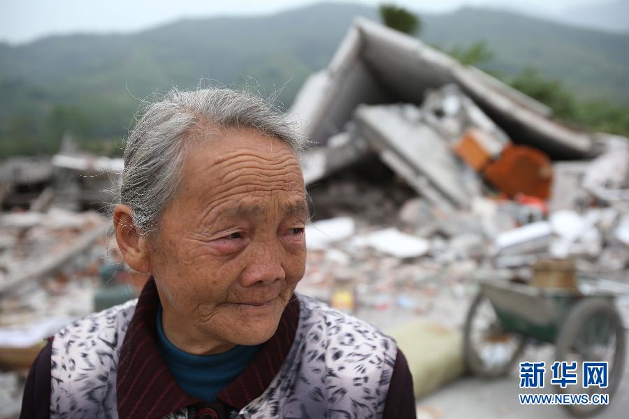 Siete días después del terremoto en Lushan 1