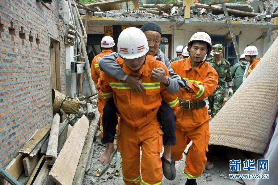 Siete días después del terremoto en Lushan 19