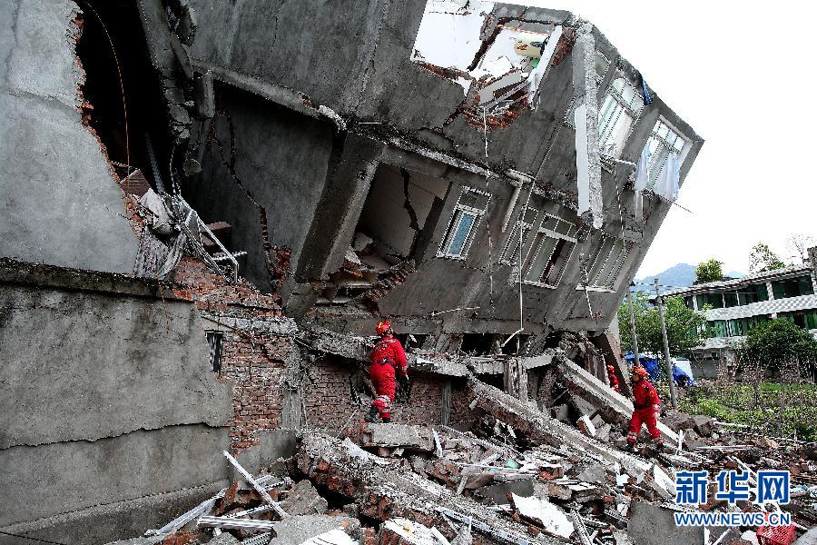 Siete días después del terremoto en Lushan 23