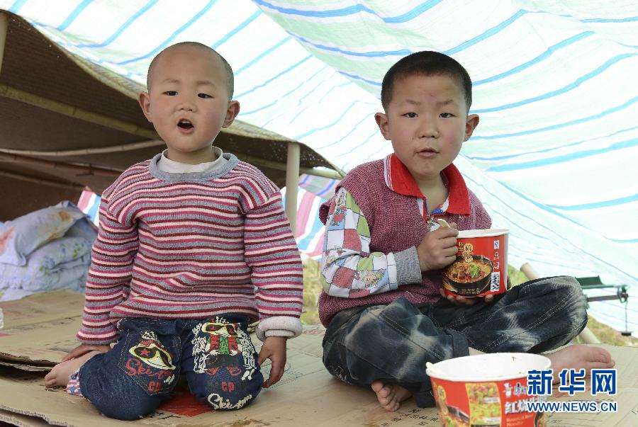 Siete días después del terremoto en Lushan 27