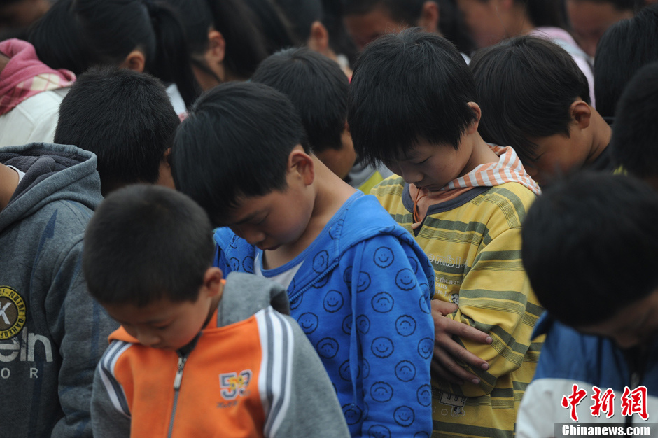 Condolencias populares a las víctimas del terremoto de Sichuan 2