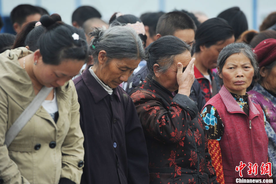 Condolencias populares a las víctimas del terremoto de Sichuan 3