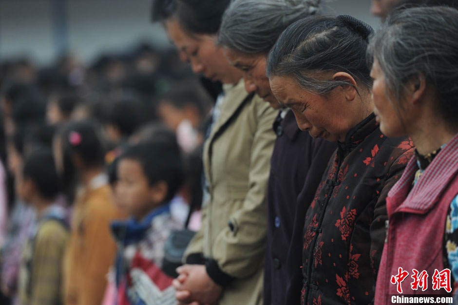 Condolencias populares a las víctimas del terremoto de Sichuan 5