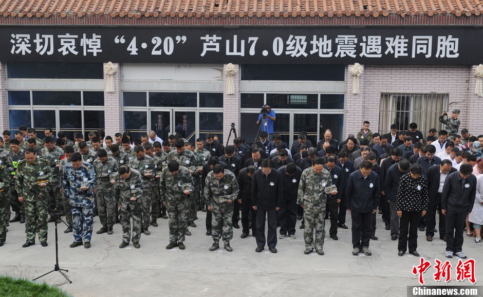 Condolencias populares a las víctimas del terremoto de Sichuan 14