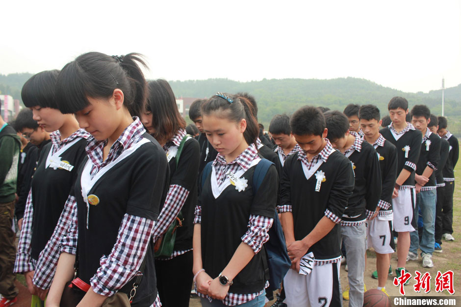 Condolencias populares a las víctimas del terremoto de Sichuan 20