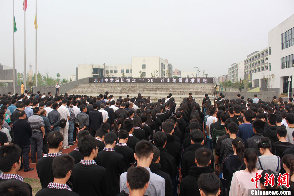 Condolencias populares a las víctimas del terremoto de Sichuan 21